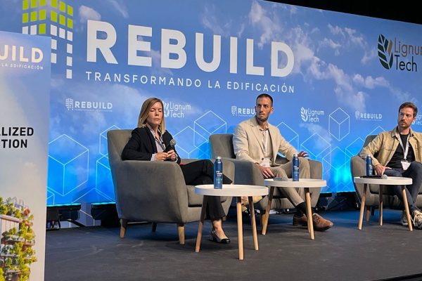 María Eugenia López en la mesa redonda en Rebuild 2025